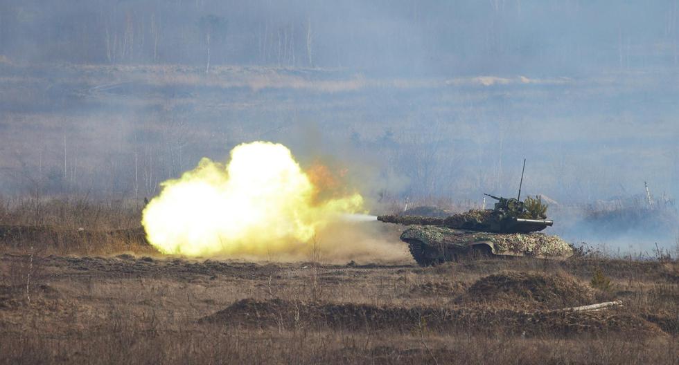 Ejercicios tácticos en un campo de tiro cerca de Rivne, Ucrania, el 16 de febrero de 2022. (EFE).