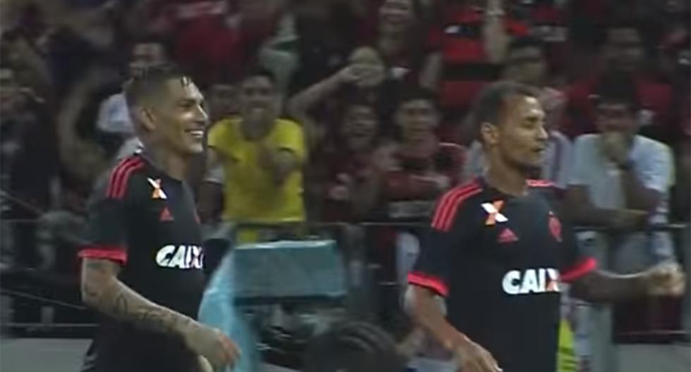 Paolo Guerrero quería estrenarse en el 2016 con un gol en Flamengo. Pero el peruano no contó con la ayuda innecesaria del defensor colombiano del Ceará Luis Salazar (Foto: Captura - YouTube)