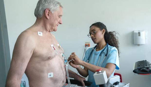 es muy importante realizarse una prueba de esfuerzo físico para descartar alguna anomalía cardiovascular y corroborar que todo esté en orden en nuestro organismo.