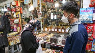 La quinta oleada del coronavirus en Irán cierra comercios en varias ciudades