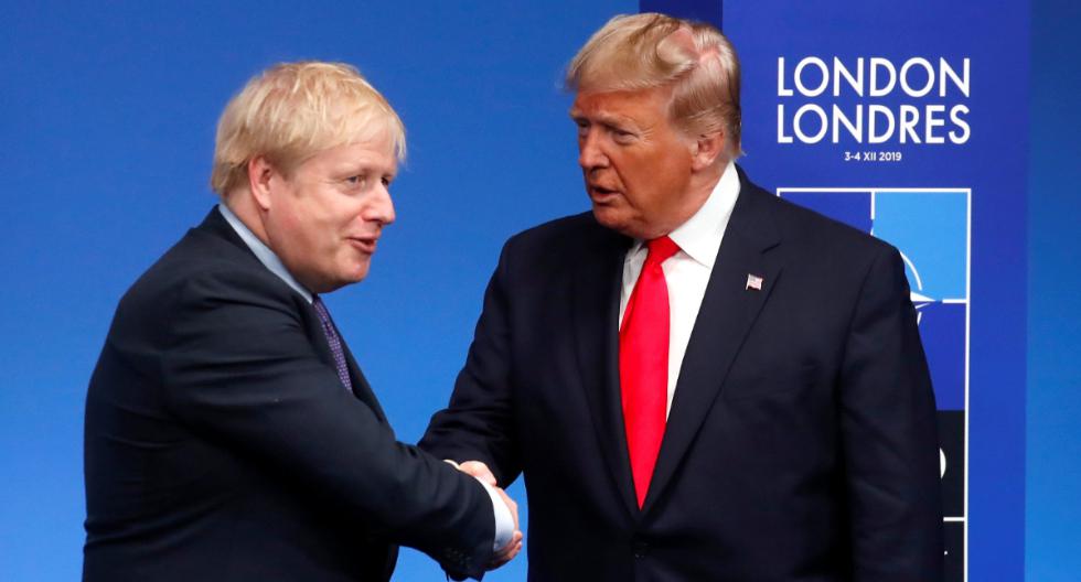 Una imagen de archivo del encuentro entre el primer ministro británico, Boris Johnson y el presidente de los Estados Unidos, Donald Trump en la pasada cumbre de la OTAN. (Foto: AFP)
