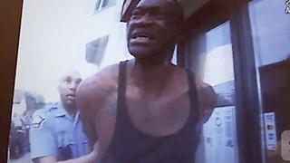 “Por favor, no me disparen”: Revelan video de la cámara de dos de los policías que asesinaron a George Floyd