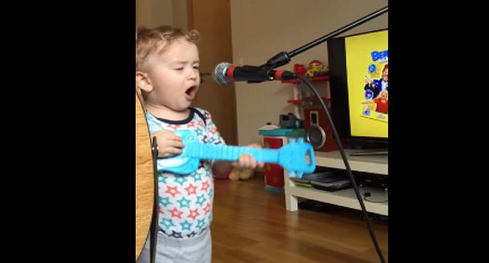 Este niño de dos años sorprende en YouTube. (Foto: Captura)