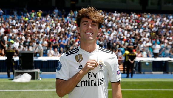 El lateral español Álvaro Odriozola posó por primera vez con la camiseta de Real Madrid. El ex Real Sociedad llegó a cambio de 30 millones de euros por seis temporadas. (Foto: web del club)