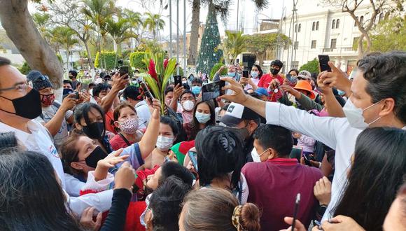 Recientes actividades proselitistas de Daniel Salaverry y Martín Vizcarra, de Somos Perú, evidencian que las medidas de bioseguridad frente al coronavirus (Covid-19) no se cumplen del todo. (Foto: Daniel Salaverry / Facebook)