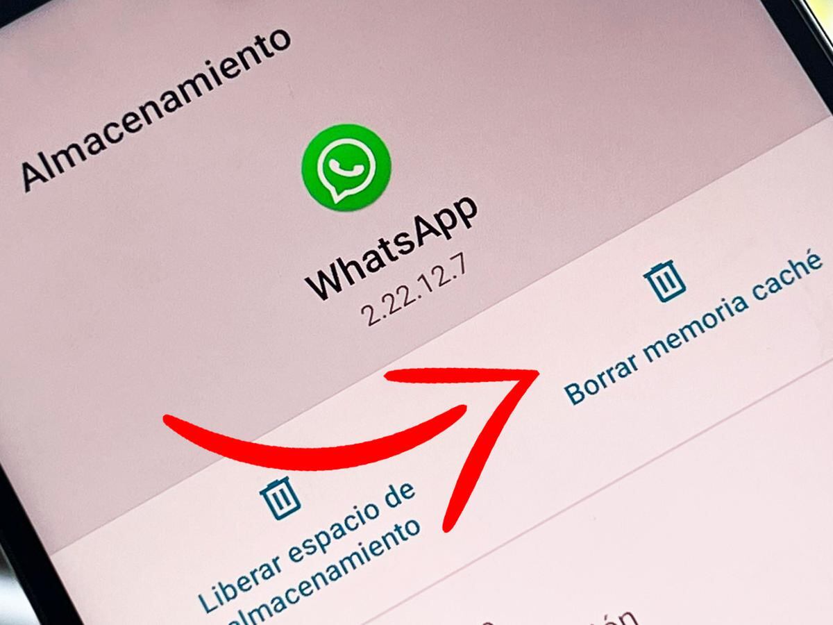 La importante razón por la que debes eliminar la memoria caché de WhatsApp