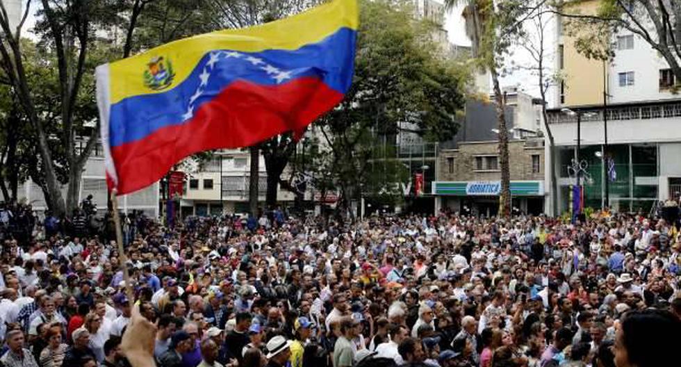 Seguidores de la oposición asisten a la primera aparición en público del líder del Parlamento y autoproclamado presidente encargado de Venezuela, Juan Guaidó. (Foto: EFE)