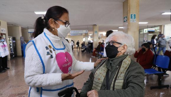 El Seguro Social de Salud reactiva el servicio de voluntariado con más de 100 personas. Foto: Essalud