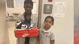 El estudiante de 12 años que usó sus ahorros para comprarle zapatillas a su amigo que sufría bullying