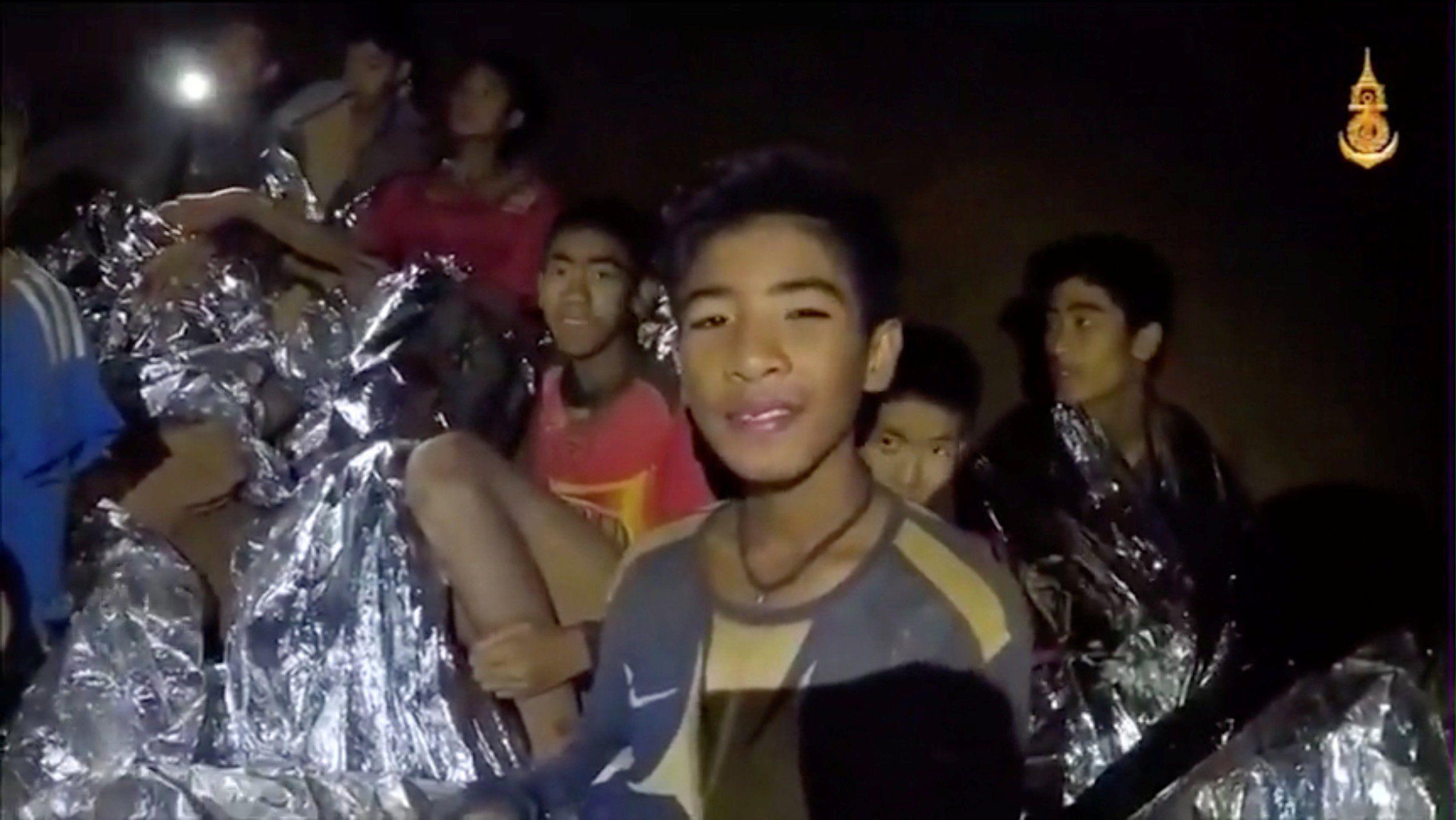 Imágenes del rescate de los 12 niños y su entrenador de fútbol atrapados en la cueva Tham Luang en Tailandia. (Reuters)