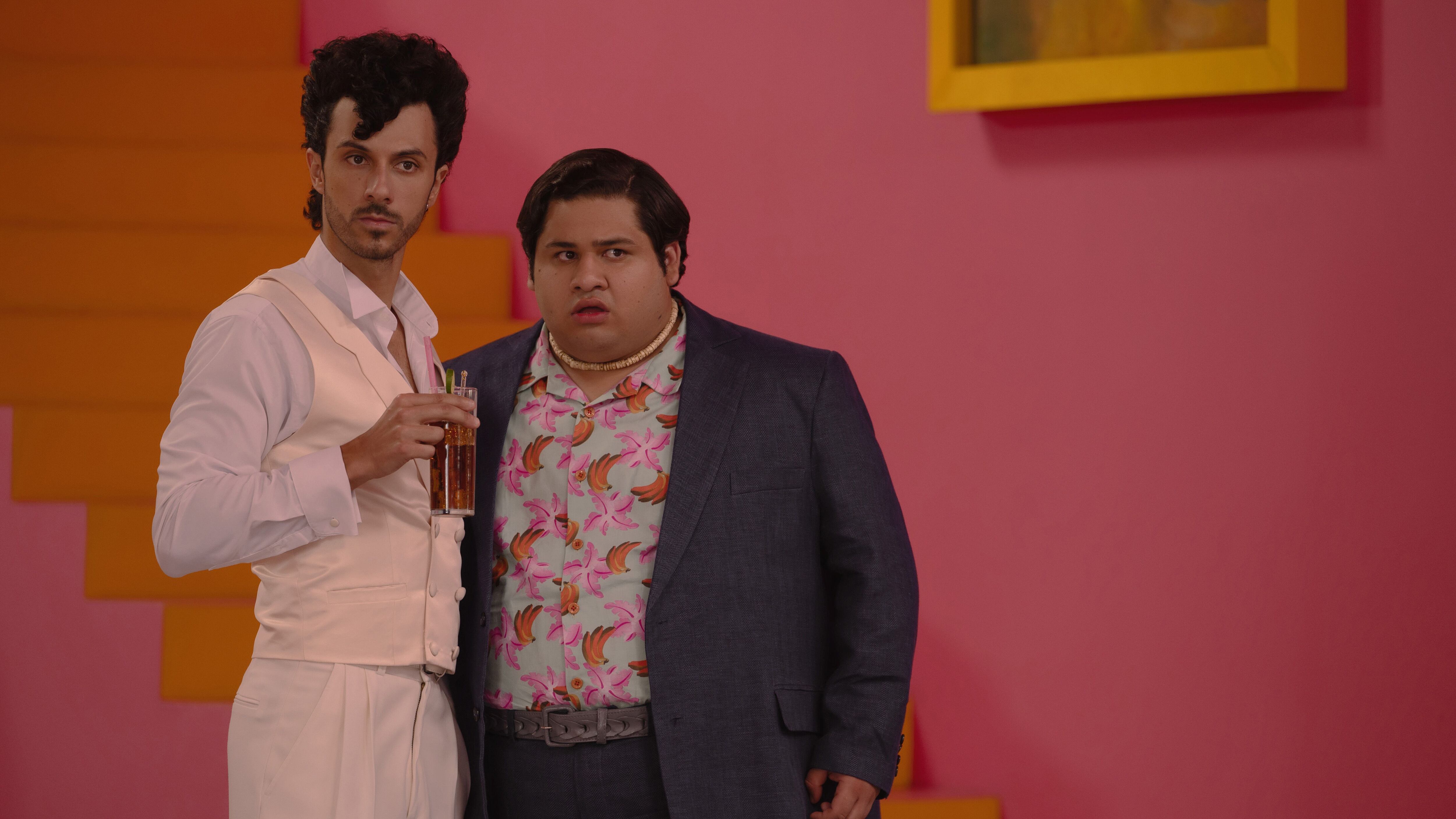 El actor español Rafael Aranda y el actor mexicano Fernando Carsa son Héctor y Memo en "Acapulco".