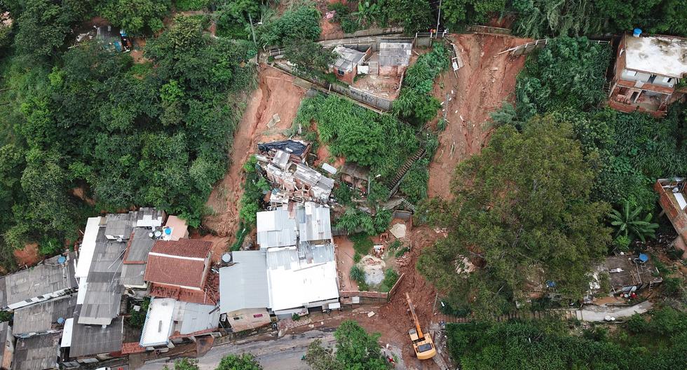 En varios puntos de Minas Gerais, las precipitaciones causaron inundaciones, deslizamientos de tierras y derrumbes. (Foto: AFP)
