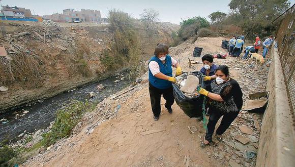 Vecinos de San Martín de Porres limpian ribera del río Rímac