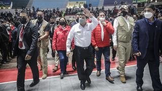 Pedro Castillo fue recibido en Cusco con arengas para el cierre del Congreso