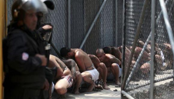 El Salvador: Decomisan casi 500 teléfonos a pandilleros presos