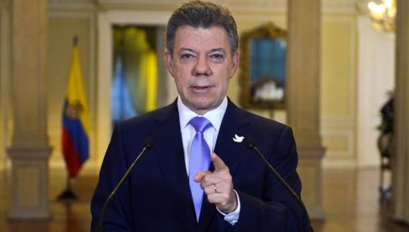 Santos dice que si fracasa la paz con las FARC subirá impuestos