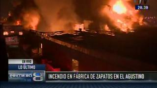 El Agustino: incendio consume fábrica y afecta local del Minsa