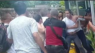 Tensión en Venezuela: militantes chavistas agredieron a Juan Guaidó en un restaurante | VIDEO