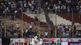 Universitario: hinchas cremas viajan a Ecuador en camión | VIDEO