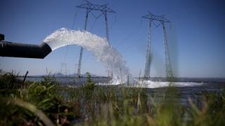 Vigilan quién malgasta agua por redes en California [VIDEO]