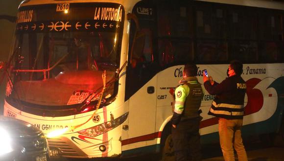 Sujetos balearon un bus de la empresa San Genaro lleno de pasajeros, en Chorrillos. (Foto: César Grados/@photo.gec)