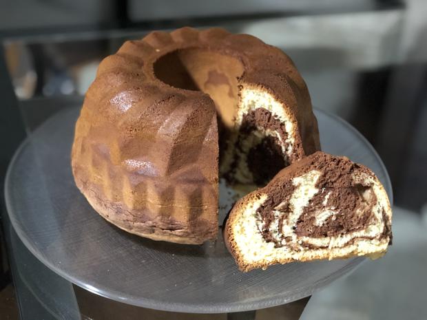Marble cake, an easy and delicious dessert.