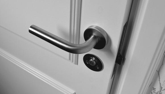 Trucos caseros para el hogar: cómo arreglar una puerta que roza el suelo o se  atasca, Life hack, nnda, nnni, ESTILO-DE-VIDA