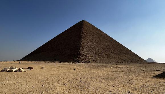 La Pirámide Roja de la necrópolis de Dahshur, una de las estructuras que fue construida cerca a un desaparecido brazo de agua del río Nilo.