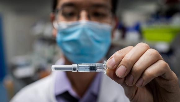 La compañía comenzó a construir en marzo una fábrica específica para producir esta vacuna contra el coronavirus, que ya está dando dosis desde hace varias semanas. (NICOLAS ASFOURI / AFP).
