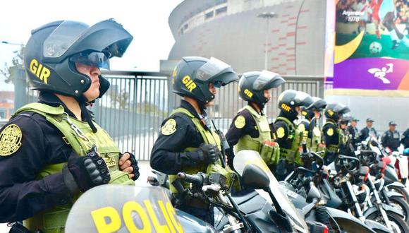 Agentes policiales patrullarán para evitar cualquier tipo de incidente durante el Día de la Canción Criolla, Halloween, partidos de fútbol, el Día de Todos los Santos y procesión del Señor de los Milagros. (Foto: PNP)