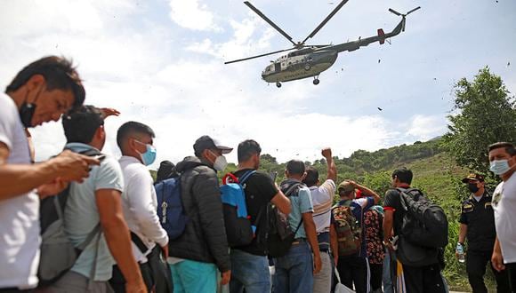 Pobladores y viajeros que se quedaron varados por el fuerte sismo fueron asistidos por helicópteros. La mayoría fueron trasladados a una zona segura ante embalse del río Utcubamba y derrumbes. (Fuente: Presidencia de la República)