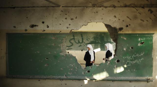 Los niños de Gaza vuelven a la escuela en medio de escombros - 1
