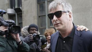 Alec Baldwin lanzó insulto homofóbico y MSNBC suspendió episodios de su show