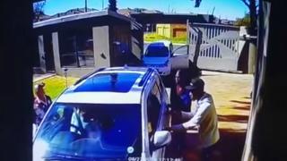 Facebook: la insólita maniobra de una anciana para que ladrones no se lleven su camioneta | VIDEO