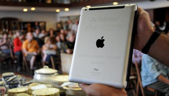 Uruguay: iPad del Papa Francisco fue subastado por US$30.500