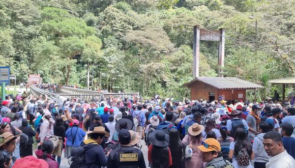 Cientos de turistas nacionales e internacionales no pudieron comprar sus boletos para ingresar a Machu Picchu. (Foto: Jesús Tapia)