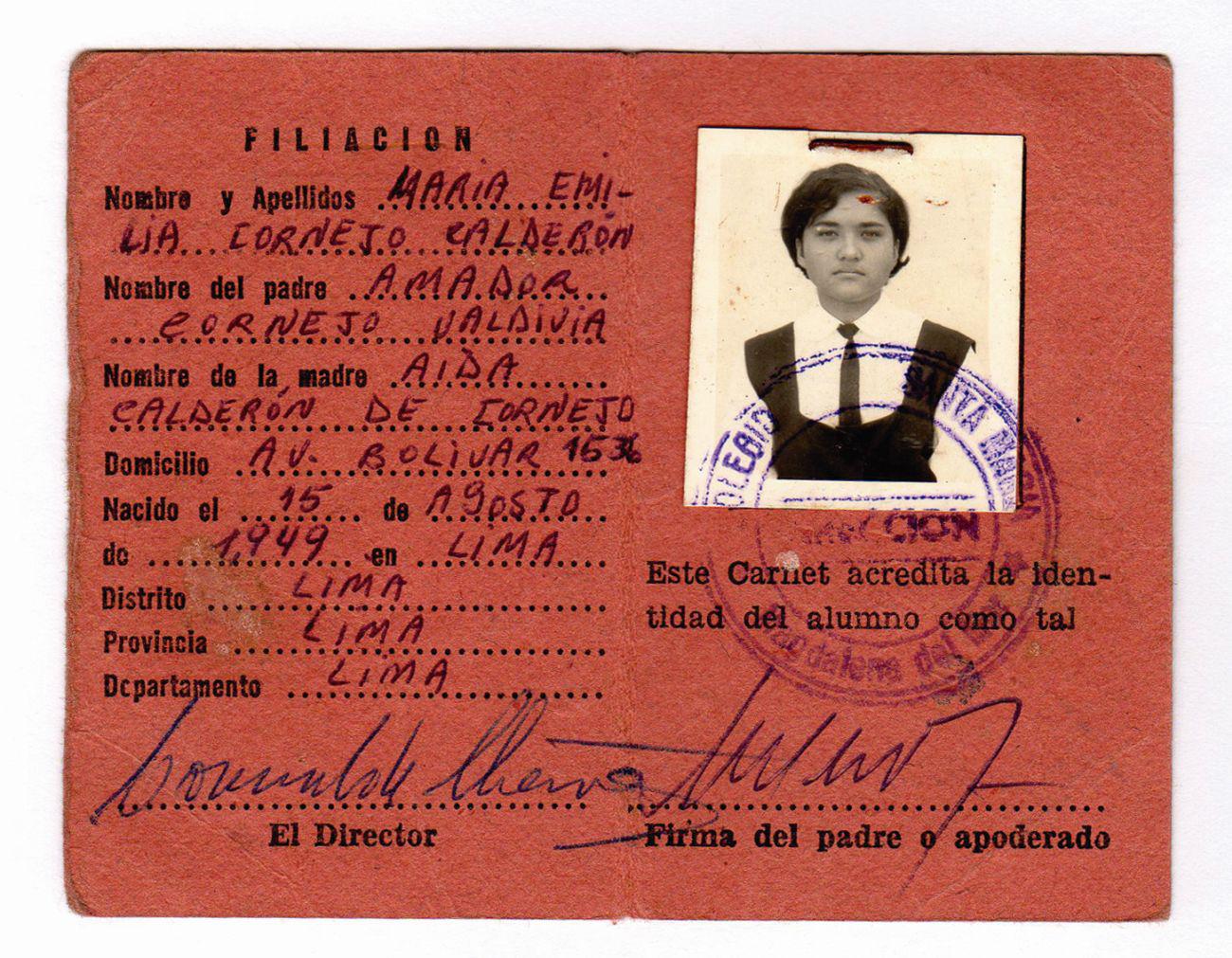 Carné de filiación al colegio Santa María, en Magdalena, donde estudió la poeta.