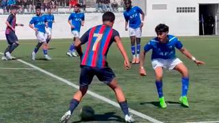 ¿Cómo su padre? Así juega el hijo de Ronaldinho en Barcelona | VIDEO