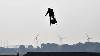 Soldado volador de Francia fracasa al intentar cruzar el canal de la Mancha | FOTOS
