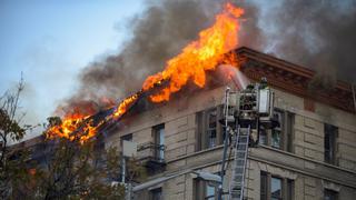 Las impresionantes fotos del incendio de un edificio en Manhattan