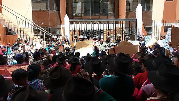 Apurímac: comuneros protestan por atentado a municipio