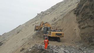Sismo en Arequipa: rocas y tierra continúan deslizándose en la Panamericana Sur