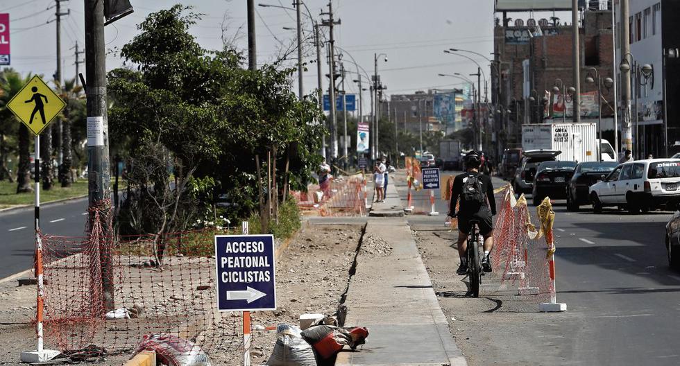 La avenida Universitaria, una de las arterias más importantes de la capital, tiene 14,6 km de ciclovías. La falta de señalización y la de mantenimiento son dos de sus principales deficiencias. (Foto: César Campos/GEC)