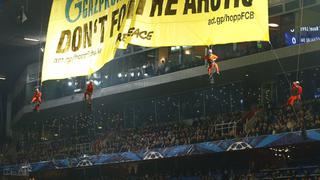 Espectacular protesta ecológica en el Schalke-Basilea dejó 21 heridos y alertó a la UEFA [FOTOS]
