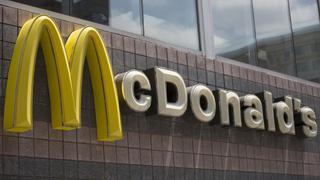 Empleada de McDonald’s cumple 100 años y aún no piensa en jubilarse