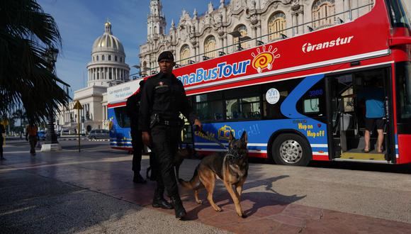Patrulla policial en el centro de La Habana, Cuba, 11 de julio de 2022.