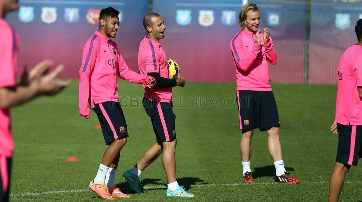 Barcelona realizó su último entrenamiento antes del clásico  - 10