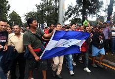 Migrantes hondureños entonaron su himno luego de cruzar a México [VIDEO]