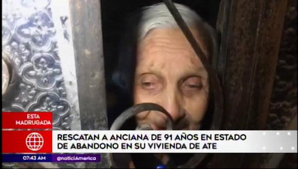 Anciana habría sido abandonada por su hijo en el inmueble ubicado en el asentamiento humano Micaela II. (Captura: América Noticias)