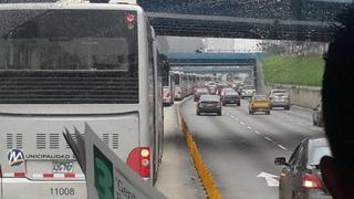 Bus del Metropolitano quedó varado perjudicando a otros buses